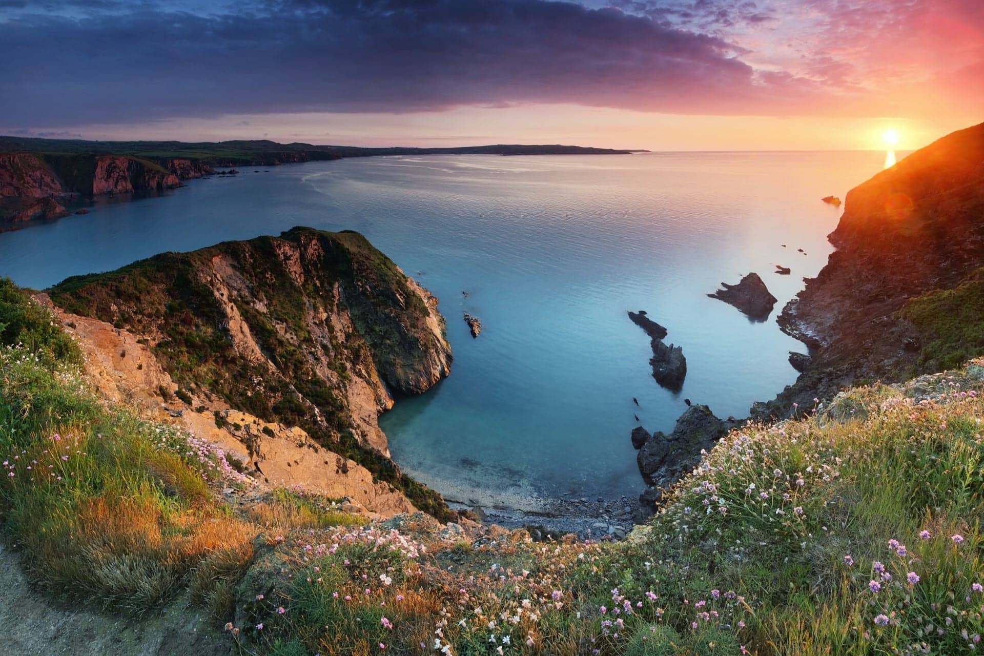 Pembrokeshire Coastal hiking - image of the sea at sunset 